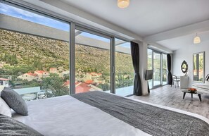 5 slaapkamers, een strijkplank/strijkijzer, gratis wifi, beddengoed