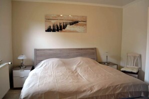 1 bedroom, iron/ironing board, travel crib, free WiFi - Vacation home, best location directly on the Eckernförde town beach, south-facing plot (Eckernförde)