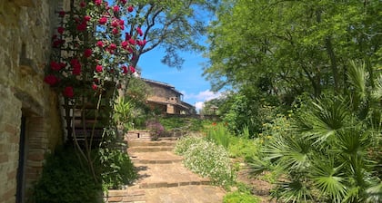 3 kivitalot uima-altaalla ainutlaatuisella paikalla - Suuri talo 8P (6E + 2K)