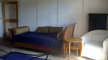 3 chambres, fer et planche à repasser, Wi-Fi, draps fournis