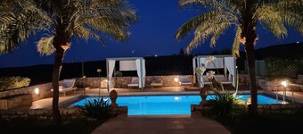 Luxury Villa with pool, located on a prominent hill, a few minutes to the sea.