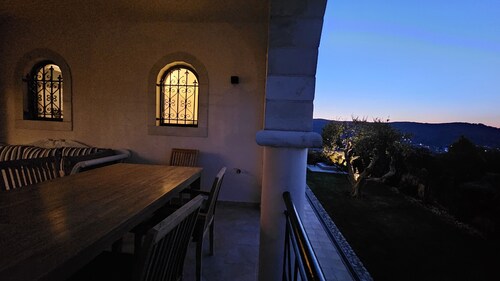 Luxury Villa with pool, located on a prominent hill, a few minutes to the sea.