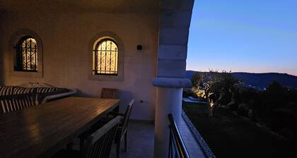 Luxury Villa with pool, located on a prominent hill, a few minutes to the sea.