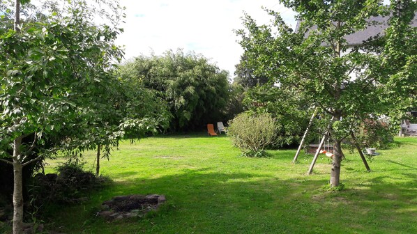 Property grounds - Bright, quiet cottage ensuring relaxing and convivial stays (Ver)