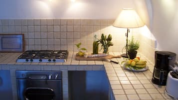 Frigorifero, forno, piano cottura, lavastoviglie