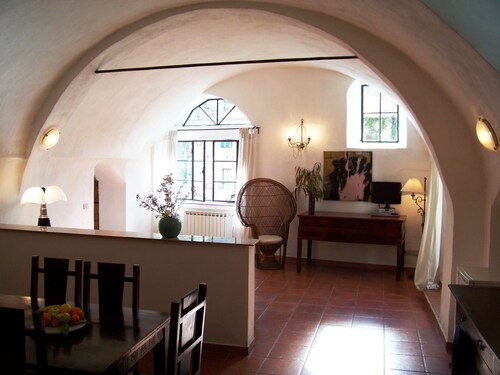 Stylish apartment with a beautiful garden, 5 km to the beach