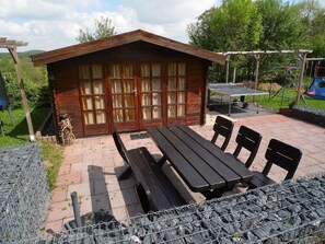Outdoor dining - Apartment at St. James, amidst the nature park Südeifel, on the edge of Islek (Lascheid)