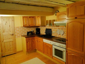 Fridge, oven, stovetop, dishwasher - Cozy, quiet maisonette with arcade in the middle of Pirna's old town! (Pirna)