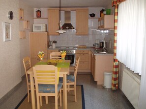 Fridge, microwave, oven, stovetop - Hiking in the Middle Rhine (Bacharach)