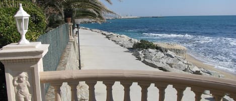 Am Strand, Liegestühle