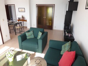 Smart TV, table tennis, books, stereo