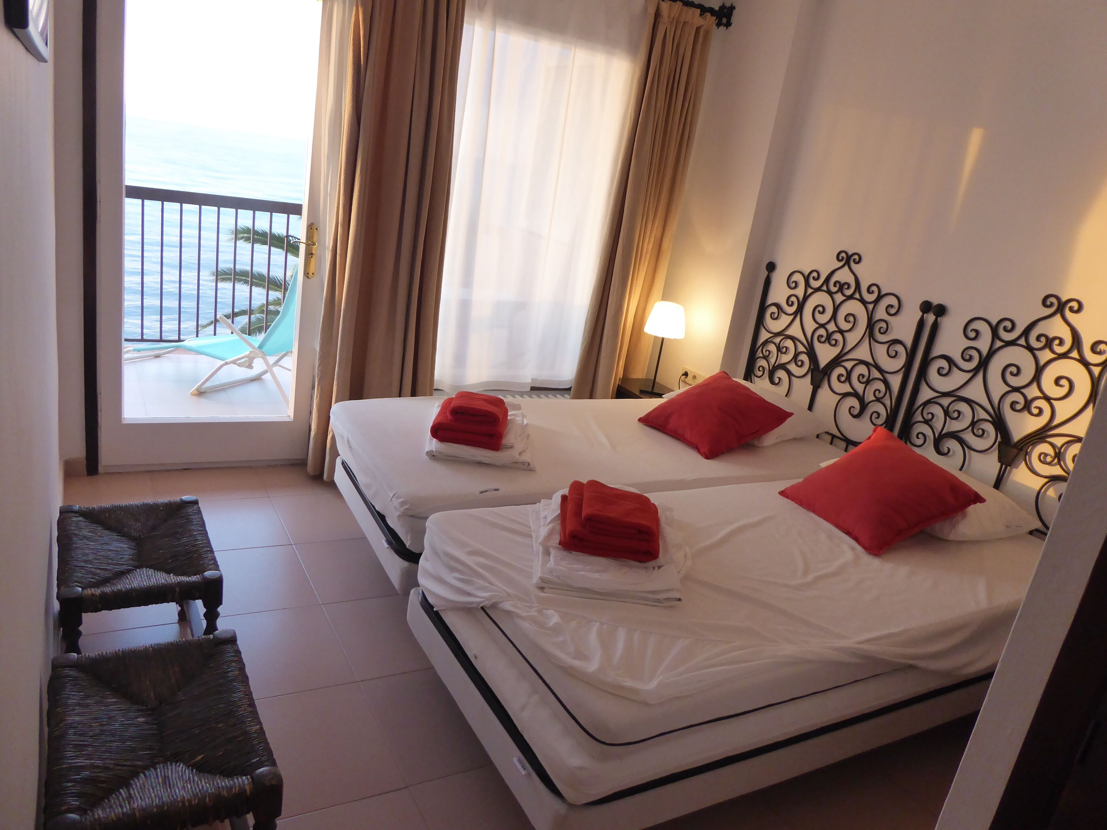 2 chambres, fer et planche à repasser, Wi-Fi gratuit, draps fournis