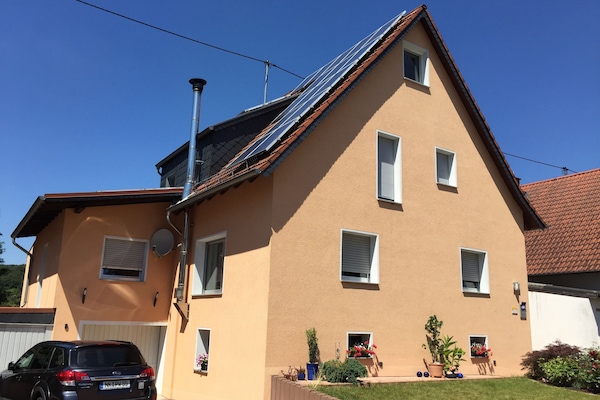 Unser Haus mit der Ferienwohnung im 1. OG