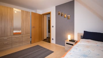 3 室のベッドルーム、アイロン / アイロン台、WiFi、ベッドシーツ