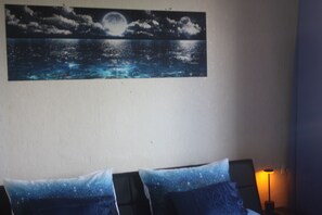 5 bedrooms, iron/ironing board, WiFi, bed sheets