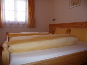 2 bedrooms, WiFi, bed sheets