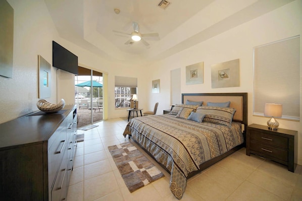 5 bedrooms, in-room safe, desk, iron/ironing board