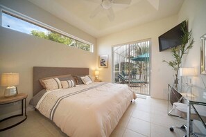 5 Schlafzimmer, Zimmersafe, Schreibtisch, Bügeleisen/Bügelbrett