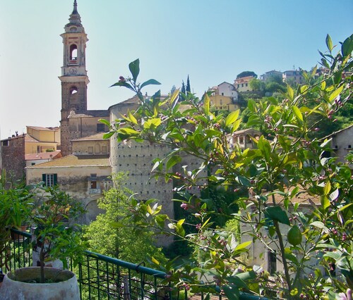 Apartment in ancient palazzo, antique furniture, modern art, lovely sun terrace