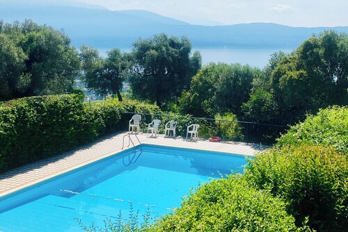 Apartment with air conditioning, sea view, swimming pool, Wi-Fi, quiet hill, parking.