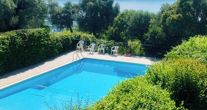 Apartment with air conditioning, sea view, swimming pool, Wi-Fi, quiet hill, parking.