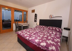 1 bedroom, free WiFi, bed sheets