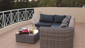 Property grounds - Lovely villa in Carvoeiro, sea views, beach in walking distance, very quiet (Carvoeiro)