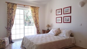 3 bedrooms, in-room safe, iron/ironing board, travel cot - Lovely villa in Carvoeiro, sea views, beach in walking distance, very quiet (Carvoeiro)