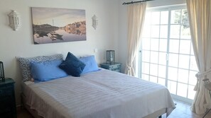 3 bedrooms, in-room safe, iron/ironing board, travel cot