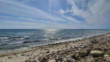 Plage à proximité, chaises longues