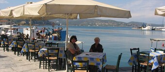 Antique Olympia & long sandy beaches are within easy reach at your door. WIRELESS INTERNET ACCESS