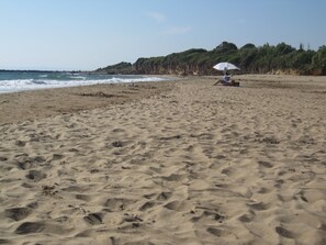 Nær stranden og solsenger