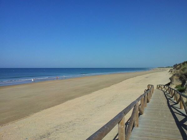 Plage à proximité, chaises longues