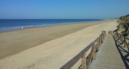 Unenomainen huoneisto suuri kattoterassi lähellä rantaa golfkenttä