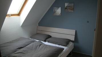 2 bedrooms, WiFi, bed sheets