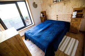 4 bedrooms, iron/ironing board, travel crib, free WiFi