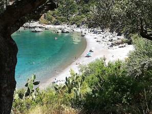 Plage à proximité, chaises longues
