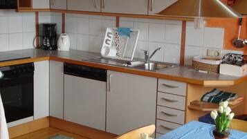 Coffee/tea maker, fridge, microwave, oven