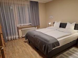 2 多间卧室、办公桌、熨斗/熨衣板、免费 WiFi