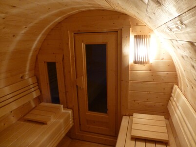 Holiday house of high quality and cozy, sauna, 150m to the beach, quiet natural location