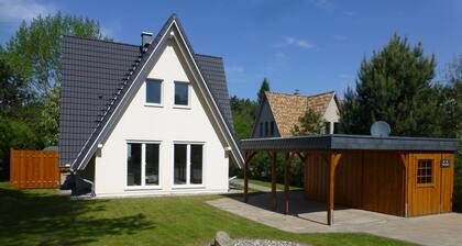 Ferienhaus hochwertig u gemütlich, Sauna, 150m zum Strand, ruhige naturnahe Lage