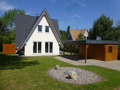 Holiday house of high quality and cozy, sauna, 150m to the beach, quiet natural location