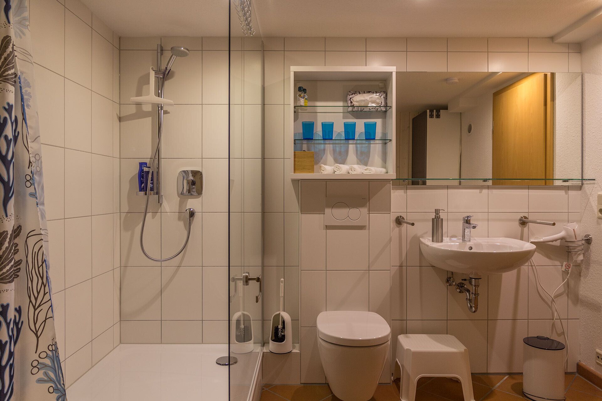 Dusche, Haartrockner, Bidet, Handtücher