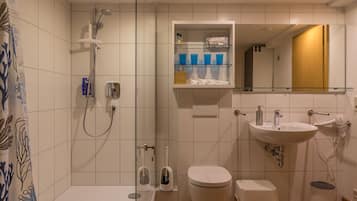 Dusche, Haartrockner, Bidet, Handtücher