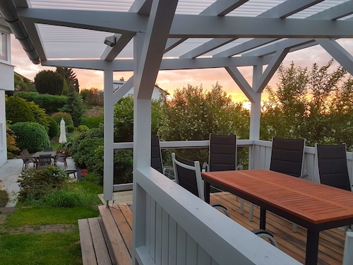 140qm, Boxspringbetten, eigener Garten, Sauna, 3 Flat-TV, ruhig