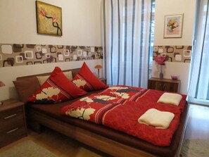 2 makuuhuonetta, silitysrauta/-lauta, Wi-Fi, vuodevaatteet