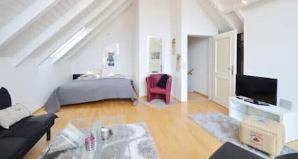 Loft apartment with 3 bedrooms at the gates of Munich near the airport!