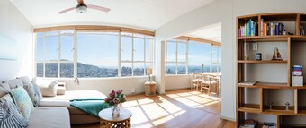 On Top of Cape Town!  Drink wine with a dream view, calm, lovingly furnished!