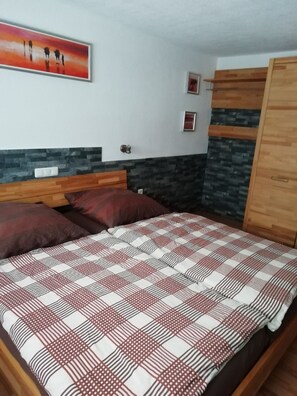 1 bedroom, iron/ironing board, travel cot, free WiFi