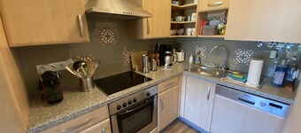 Beautiful, bright apartment with terrace & lake view, 50m to the beach, WiFi